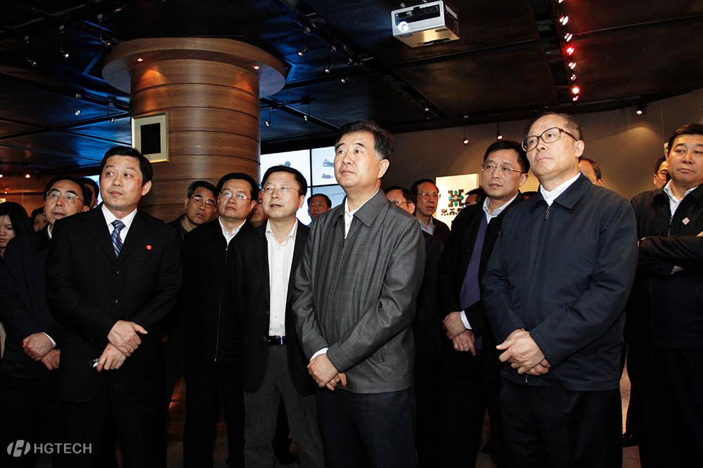 11、2012年4月9日 现任天下政协主席汪洋率团考察尊龙凯时科技.jpg